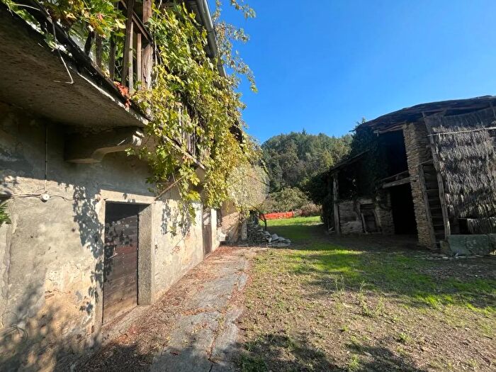 Casa con 6 locali in vendita in Via Paesana, Barge