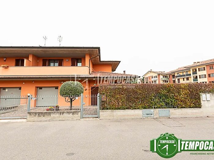 Casa con 5 locali in vendita in Via Giuseppe Curti, Spino DAdda