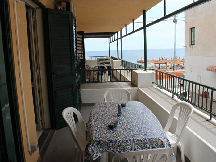 Appartamento bilocale in affitto in Via Marina Garibaldi, Canneto, Lipari