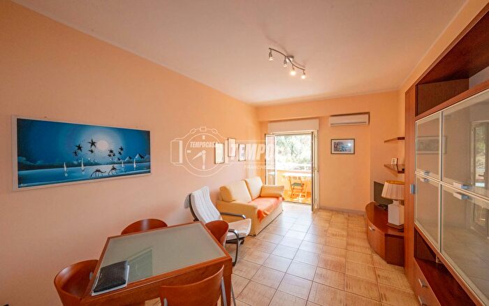 Appartamento trilocale in vendita in Via Roma, Scaletta Zanclea