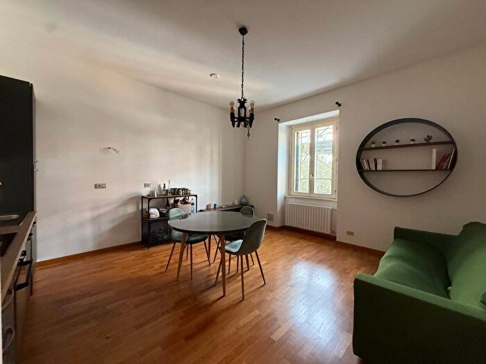 Appartamento trilocale in affitto in Viale Gian Galeazzo, Ticinese, Milano