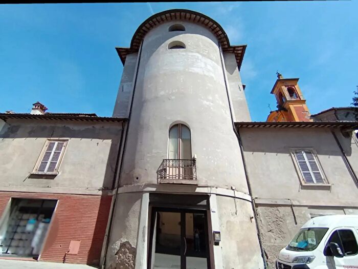 Appartamento trilocale in vendita in Via Gian Battista Fenzoni, Brisighella