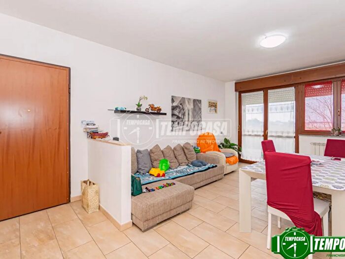 Appartamento trilocale in vendita in Via Antonio Segni, Voghera