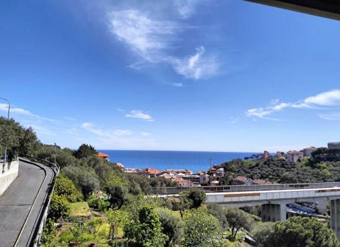 Appartamento quadrilocale in vendita in Via Maggio, Celle Ligure