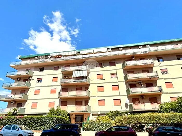 Appartamento quadrilocale in affitto in Via Principe di Paternò, Palermo