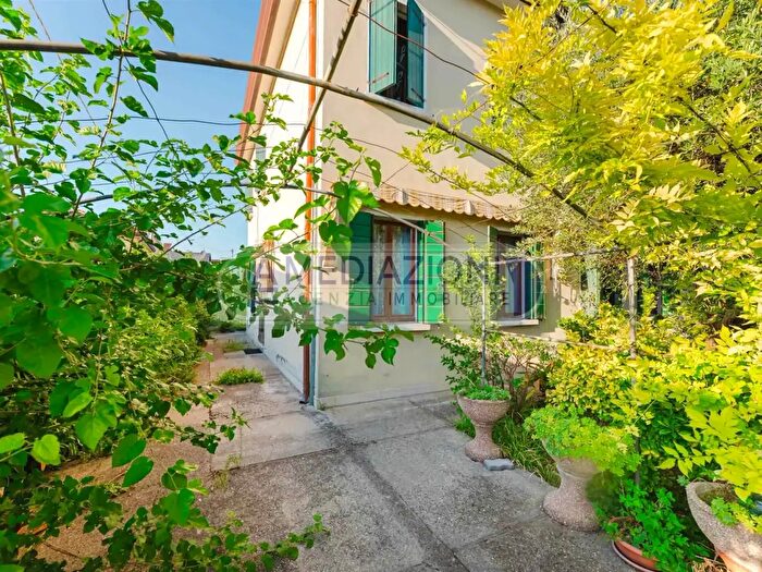 Casa con 5 locali in vendita in Via Stazione, Mirano
