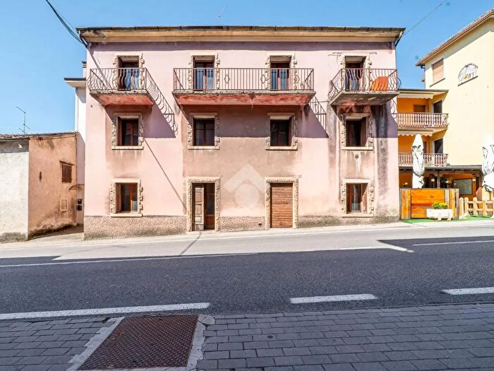 Casa con 12 locali in vendita in Via Lessini, Cerro Veronese