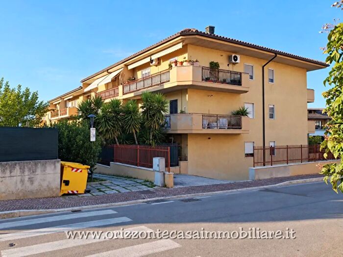 Appartamento con 9 locali in vendita in Maltignano