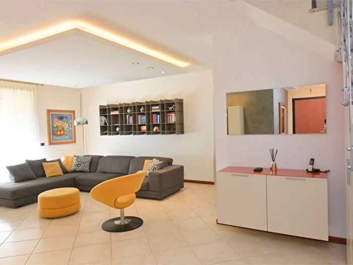 Casa con 6 locali in vendita in Via N Sauro, Castelnuovo Rangone
