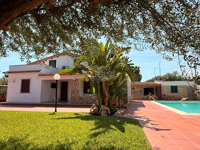 Casa con 6 locali in vendita in Via del Dentice, Siracusa