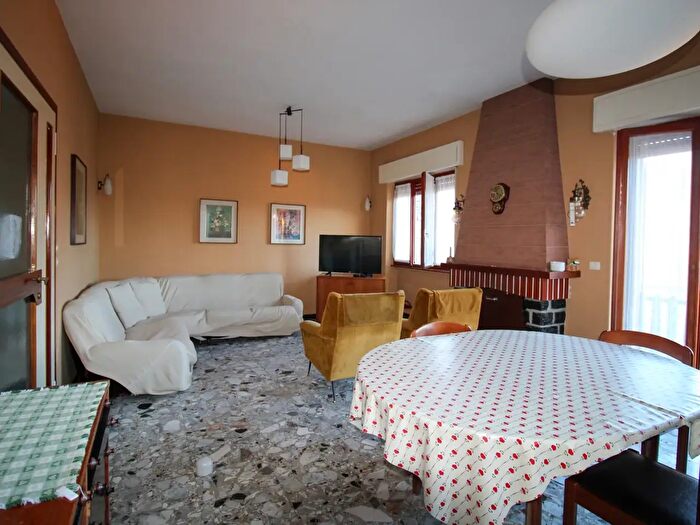 Casa con 8 locali in vendita in Via Passeggeri, Centro Valle Intelvi