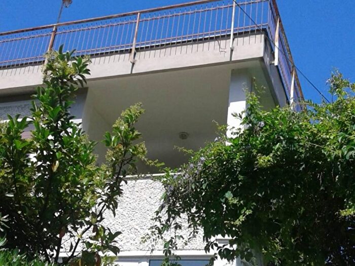 Casa trilocale in affitto in Viale Giunone, Mondello Valdesi, Palermo