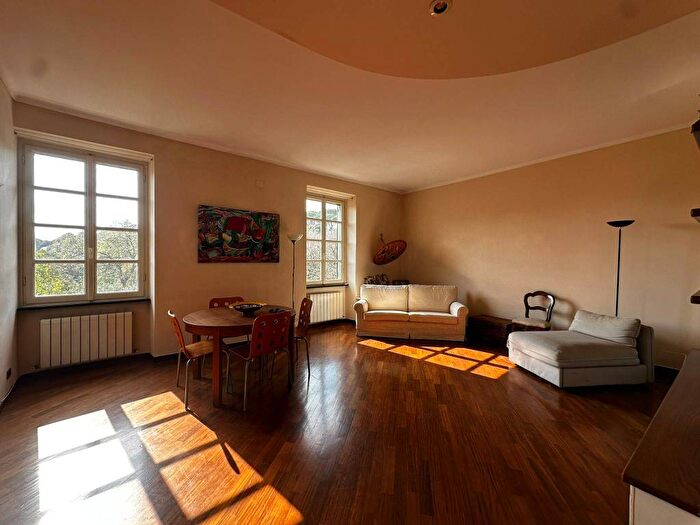 Appartamento trilocale in affitto in Via Romana della Castagna, Quarto, Genova