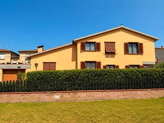 Casa con 9 locali in vendita in Campiglia Marittima