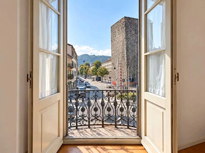Appartamento bilocale in vendita in Viale Lecco, Como