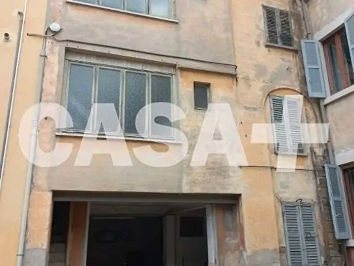 Casa con 6 locali in vendita in Piazza Libertà, Cantello