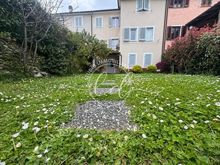 Casa con 7 locali in vendita in Seravezza