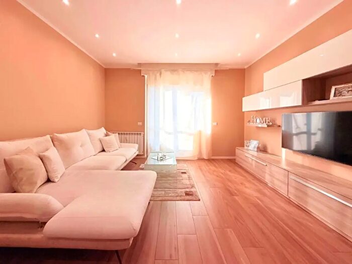 Appartamento trilocale in vendita in Via Nino Bixio, Bollate