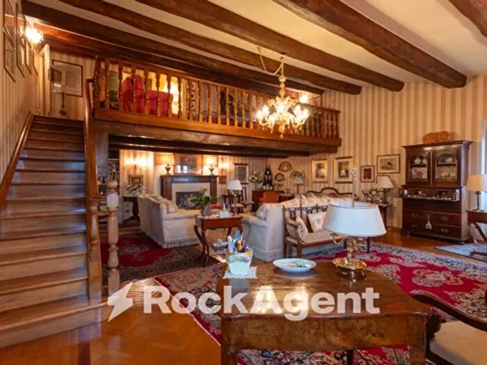 Appartamento con 6 locali in vendita in Vicolo dei Bacchettoni, Pistoia