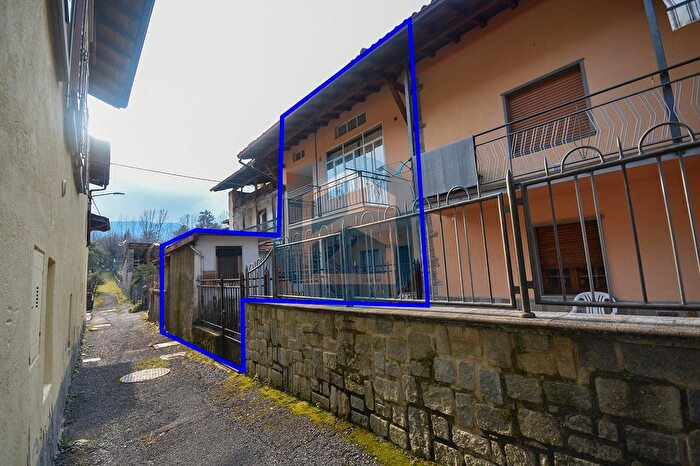 Casa trilocale in vendita in Via Santa Lucia, Solto Collina