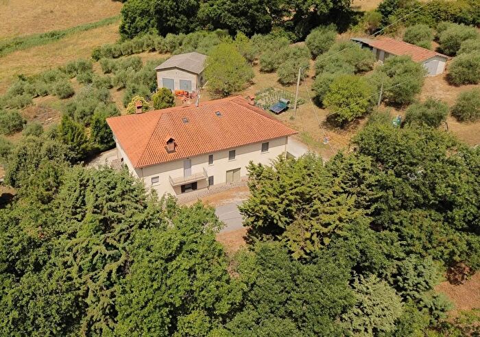 Casa con 7 locali in vendita in Località Vallingegno Gubbio, Gubbio