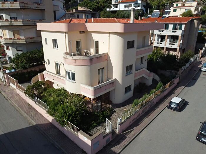 Casa con 14 locali in vendita in Via Wolfgang Amadeus Mozart, Bosa