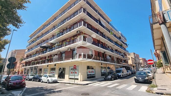 Appartamento quadrilocale in vendita in Piazza Generale Gioacchino Nastasi, Milazzo