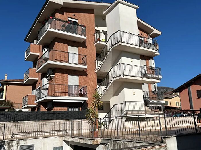 Appartamento trilocale in vendita in Via Valle Onica, Cave