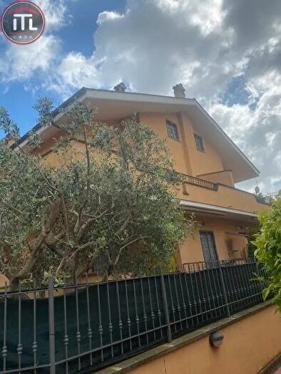 Casa con 6 locali in vendita in Via Giuseppe Vanni, Roma