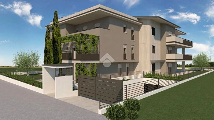 Appartamento quadrilocale in vendita in Via Sirmione, Desenzano Del Garda