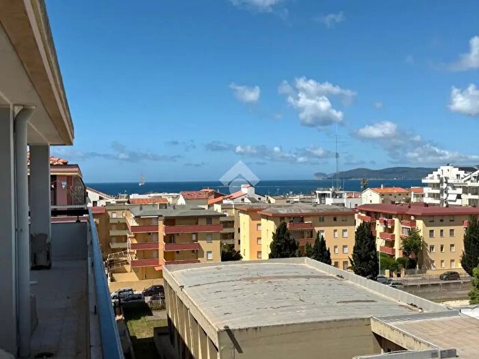 Appartamento trilocale in vendita in Via SantAntioco Isola, Alghero