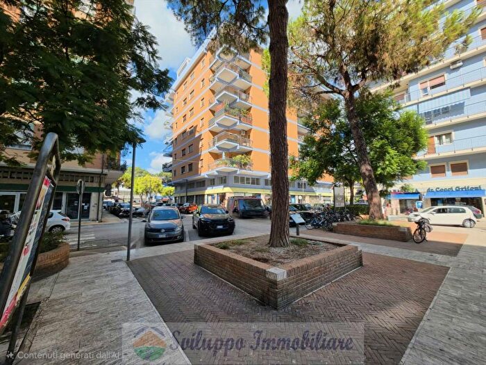 Appartamento trilocale in vendita in Via Giovanni Pascoli, Centro, Grottammare