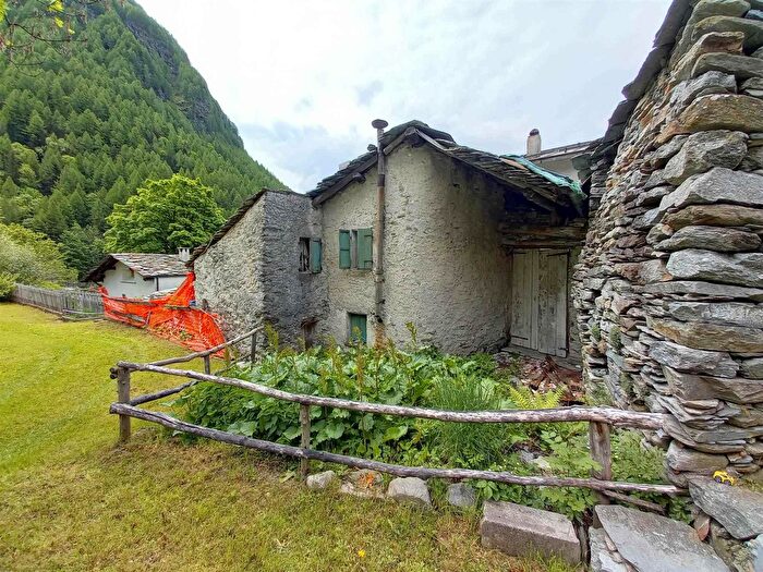 Casa quadrilocale in vendita in Fraciscio, Campodolcino