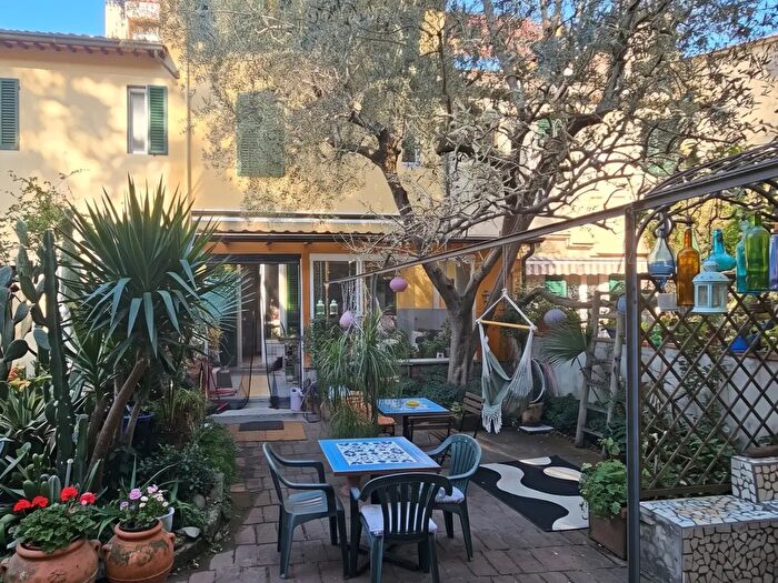 Appartamento con 8 locali in vendita in Via Pietro Toselli, Firenze