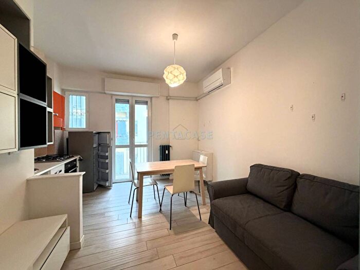 Appartamento bilocale in affitto in Via San Gerolamo Emiliani, Porta Romana Medaglie dOro, Milano