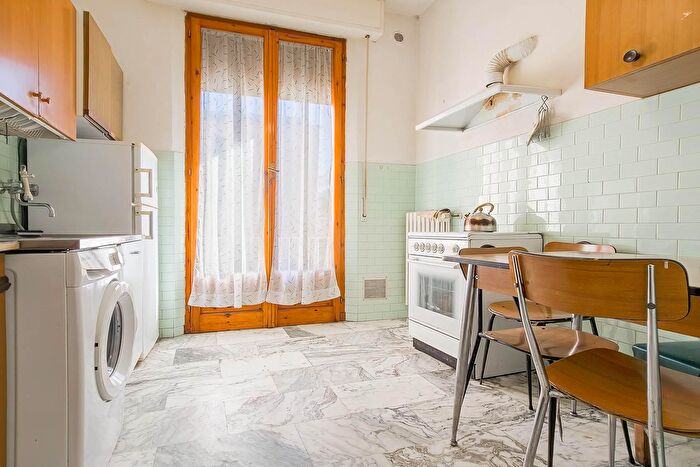 Appartamento trilocale in vendita in Via del Colle, Siena