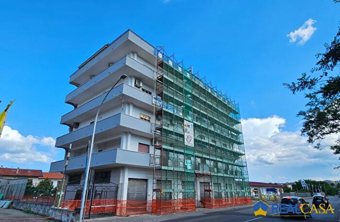 Appartamento con 6 locali in vendita in Via Nazionale, Montepaone