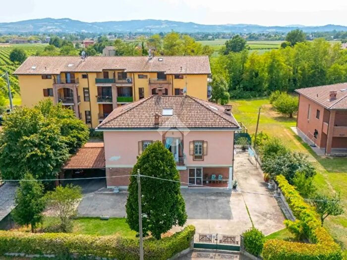 Casa con 6 locali in vendita in Via a Frank, Reggio nell'Emilia