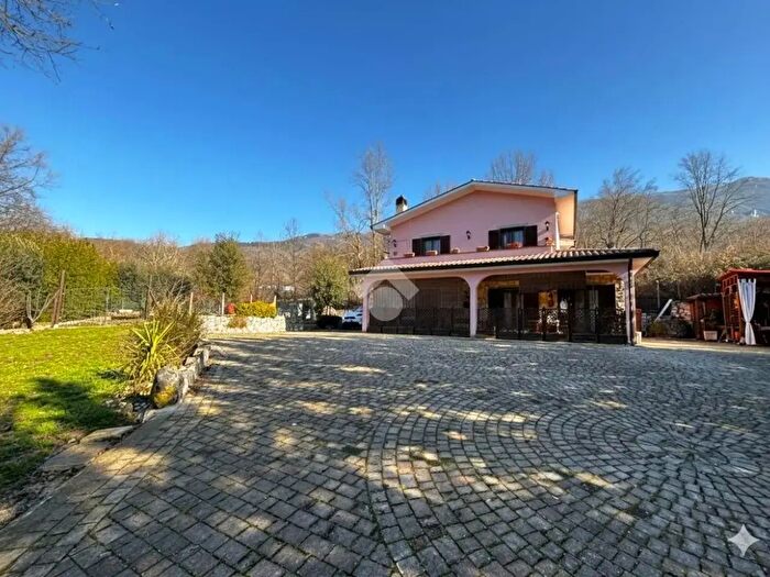 Casa quadrilocale in vendita in Via delle Formelle, Agosta