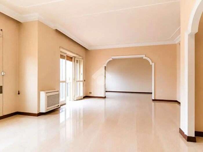 Appartamento con 6 locali in vendita in Via Raffaele Fabretti, Roma