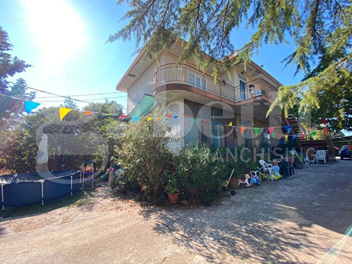 Casa con 9 locali in vendita in Via Giuseppe Palmieri, Trani