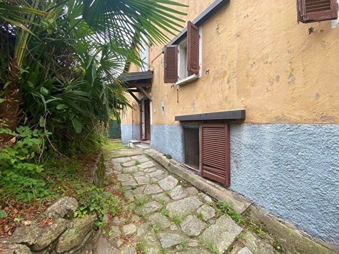 Appartamento con 6 locali in vendita in Cadegliano Viconago