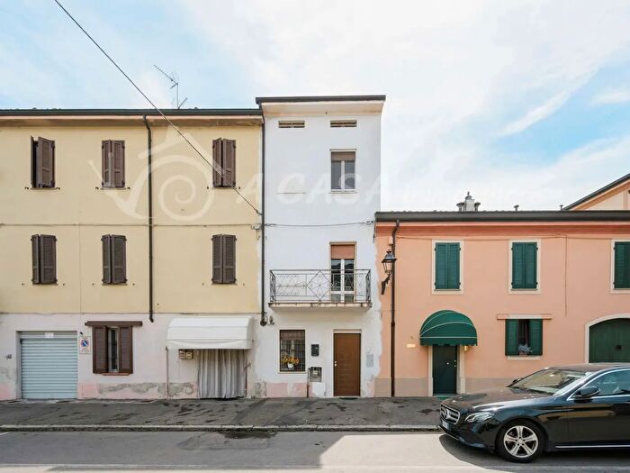 Casa quadrilocale in vendita in Via della Repubblica, Soragna