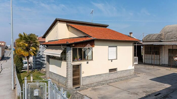 Casa quadrilocale in vendita in Via Provinciale Cuneo, Verzuolo