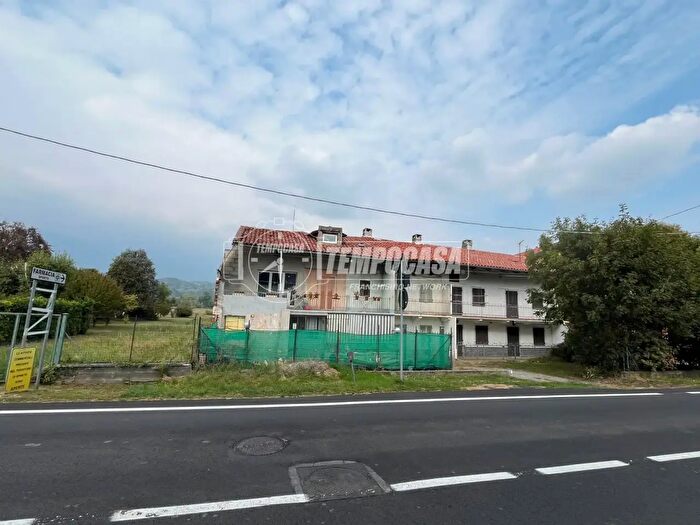 Casa con 7 locali in vendita in Via Fraz Spineto, Castellamonte