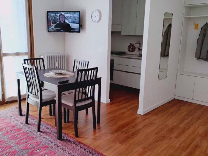 Appartamento trilocale in affitto in Via degli Astri, Primaticcio, Milano