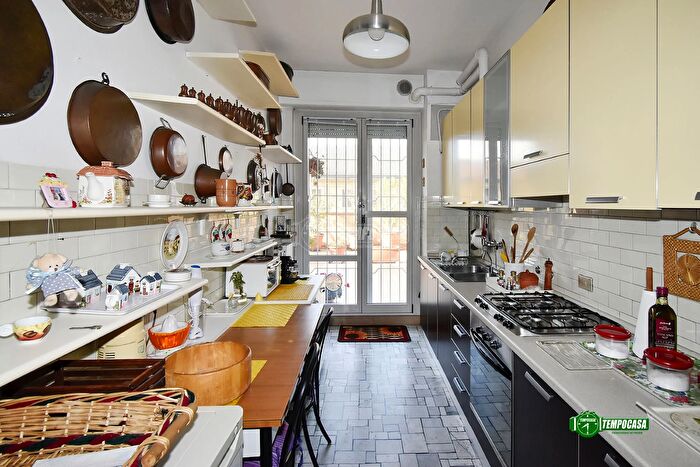 Appartamento trilocale in vendita in Via Lainate, Rho