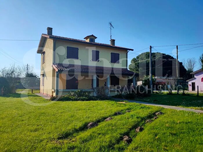 Casa con 10 locali in vendita in Via Sacche, Mesola