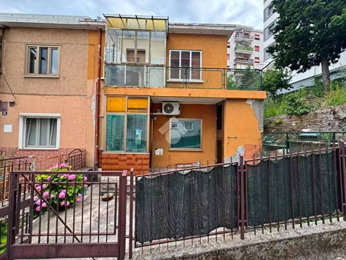Appartamento trilocale in vendita in Via Ercolano Salvi, Trieste