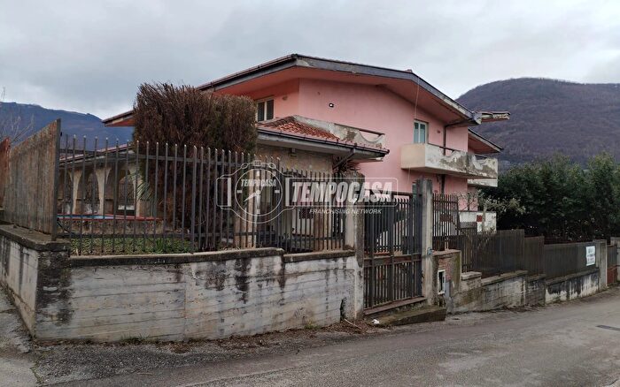Casa con 8 locali in vendita in Via Aldo Moro Snc, Monteforte Irpino